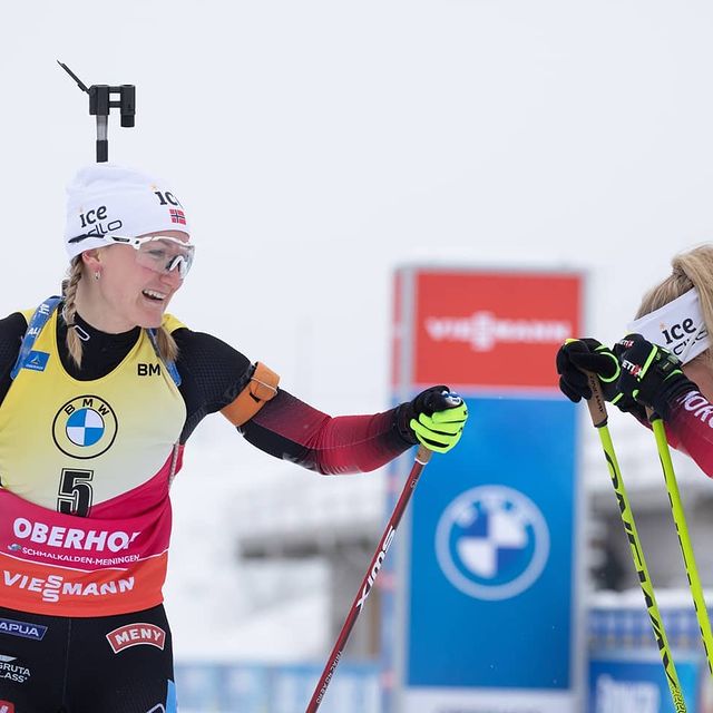 ROEISELAND Marte Olsbu, Thanks for a good fight @tirileckhoff 💪🏻👊🏻 A great day for the Norwegian team 🇳🇴
📷: @nordicfocus