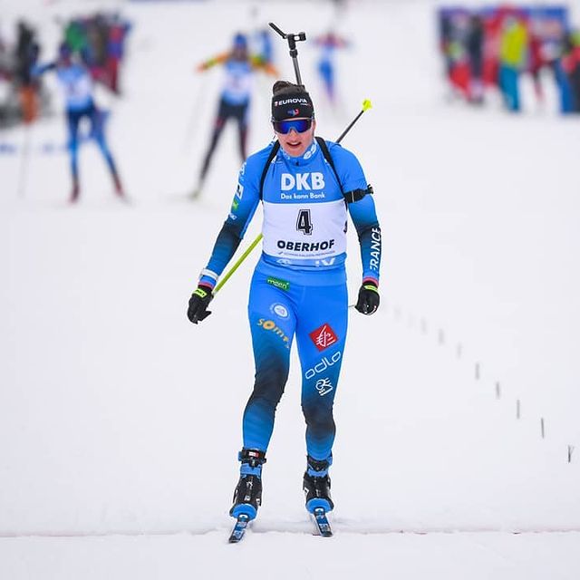 SIMON Julia, Une journée compliquée 😅
Demain single mixte relais avec @emilienjck 👊
📸 @k_voigt_fotografie
