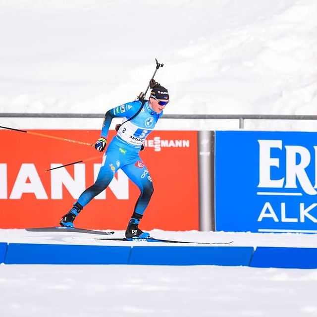 SIMON Julia, Une 3ème place pour notre relais Français aujourd'hui 🤗
📸 @k_voigt_fotografie