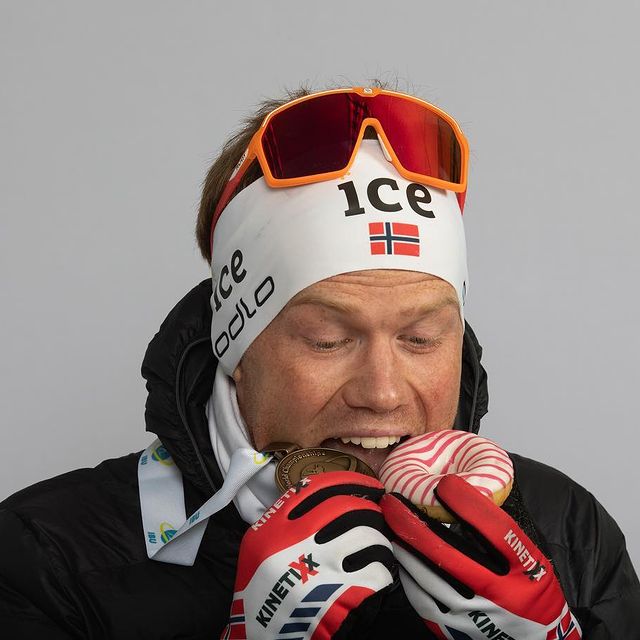 DALE Johannes, My two favourite things: Donuts and medals. In that order🍩
📸 Christian Manzoni @ibu_biathlonworld