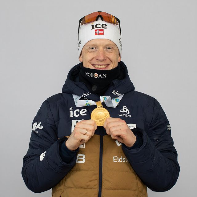 BOE Johannes Thingnes, Ingen individuell verdensmestertittel i år😄 Men smiler for et godt mesterskap sett med norske øyne, med spesielt @sturlal og @tirileckhoff i spissen🌟🇳🇴
Takk til alle som har fulgt oss, og tusen takk til alle i @skiskytterlandslaget som har lagt til rette for at vi blir beste nasjon under årets VM. Superglid av smøreteam og lagbygging av trenerteam=10/10👏🏼
Heilt ærlig er eg skuffa over egne resultat. Men i skiskyting skal alt klaffe, og det var eg ikkje godt nok forberedt til i år!😇