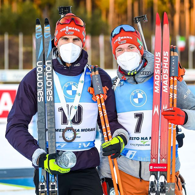 DOLL Benedikt, P6 @ Sprint Nove Mesto! Happy mit meiner Performance heute! Der technische Fehler beim 1. Schuss stehend verdirbt mir die Chance auf noch mehr! Arnd überzeugt mal wieder mit 10/10 und Rang 3! War fein auch auf der Runde mit @erik.lesser 🤙Die @madshus1906 Latten rennen aktuell ziemlich zügig an meinem Fuß! Deswegen freu ich mich auf morgen & die weiteren Wettkämpfe hier!
📸 by @bsoelz via @k_voigt_fotografie und @nordicfocus
#Winterfans #Biathlon @viessmann_sport @madshus1906 @onewaysport @jokasportiv @lottobw @fischer_die_fahrradmarke @testodurchstarter @feldbergbahn @garmin @fischerbecktitisee @dsv_biathlon @spitzensport_bundeswehr