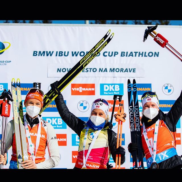 ROEISELAND Marte Olsbu, Happy to be back at the podium 🙌🏻🥉#longtimenosee 👀 Congrats @tirileckhoff🥇 and @denise.herrmann🥈
📸: @nordicfocus
#ad @salomonnordic #timetoplay @bertelsengarpestadas @salmoneye @sorlandskjokken.no @rudyproject @swix_sport @kinetixx_sports @bmwnorge @asfaltsor @frolandkommune #frolandil @aknitstory @mizunonorge