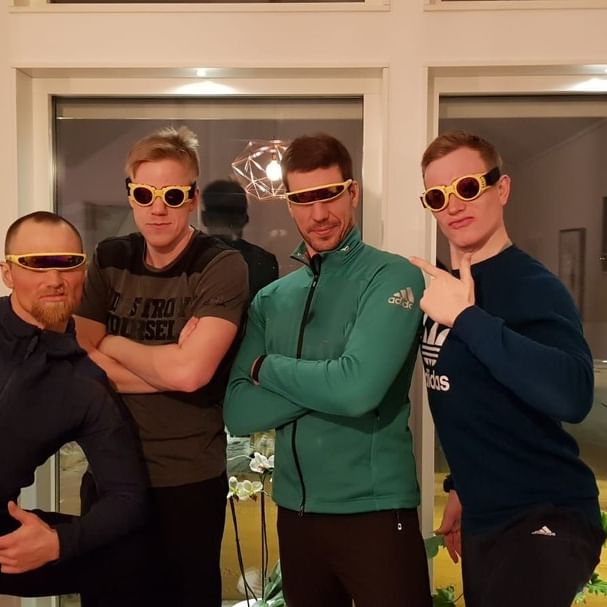 DOLL Benedikt, Lieber Arnd,
dass du doch schon dieses Jahr aufhörst hat mich überrascht. Ich möchte mich bei dir für deine tolle Kameradschaft, Zuverlässigkeit, kostenlosen Sprachkurse, dein unterhaltsames Wissen und deine unendlichen Redewendungen bedanken. Schön, dass ich mit dir viele Erfolge erlaufen und erschießen konnte. Ich wünsche dir viel Freude in deinen neuen bevorstehenden Aufgaben.
p.s. Ich habe nur die besten Bilder rausgesucht 😉
(Mehr Infos beim @dasbiathlondoppelzimmer)
