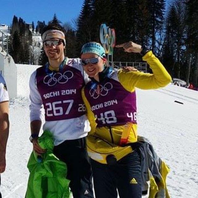 HERRMANN Denise, Arnd- es war mir eine Ehre! Als Langläuferin durfte ich dich schon früh kennen und schätzen lernen. Du bist ein begnadeter Sportler, Teamkamerad und ein empathischer Mensch, der stets mitten im Leben und in der Realität steht. Mit Rat und Tat bringst du selbst die größten Probleme prägnant auf den Punkt und gehst eine Lösung an. Ich bin stolz darauf, mit dir nach meinem Wechsel Seite an Seite, deine und ein paar gemeinsame Erfolge erlebt zu haben. Das war einzigartig, prägend und werde ich nie vergessen. Vielen Dank für die vielen spannenden und emotionalen Momente im Biathlon und abseits der Piste. Ich wünsche dir für deine Zukunft nur das Beste.
©️ @nordicfocus