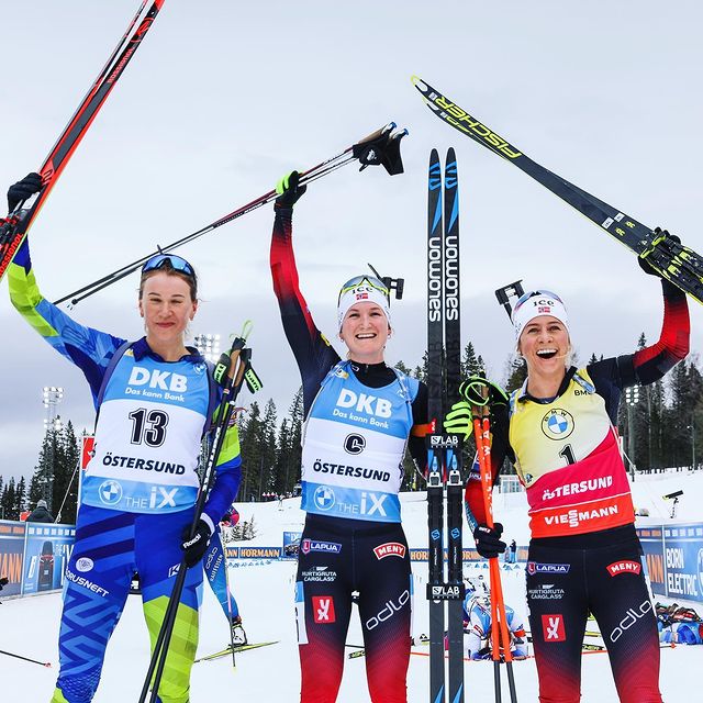 ROEISELAND Marte Olsbu, Yes! 💪🏻 Great to be back at the top again 🙌🏻🥇Sharing the podium with @tirileckhoff 🏆 Awesome to see @emiliekalkenberg back on track. What a day for the Norwegian team 🇳🇴🤩 Last race of the season tomorrow - let’s go 💪🏻💪🏻💪🏻
📸: @nordicfocus
#ad @salomonnordic #timetoplay @bertelsengarpestadas @salmoneye @sorlandskjokken.no @rudyproject @swix_sport @kinetixx_sports @bmwnorge @asfaltsor @frolandkommune #frolandil @aknitstory @mizunonorge