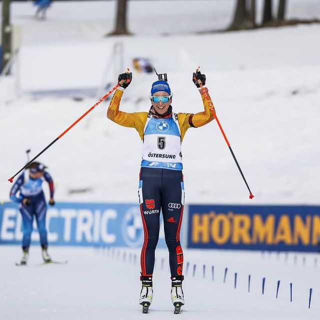 PREUSS Franziska, Der heutige dritte Platz bescherte mir auch den 3️⃣. Platz in der Weltcup-Gesamtwertung! Es war ein sehr spezielles Rennen 🌬mit einem Happy End für mich 😃🥉💐 #teamerdingeralkoholfrei #somfy #huberundsohn #jokasportiv #polar #zollskiteam 📸 @nordicfocus