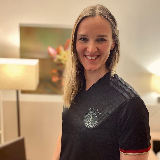 HERRMANN Denise, GAME TIME⚽️ Daumen drücken für unsere National Elf! Das neue @adidas_de DFB Trikot darf da nicht fehlen! 😉✊🏻
@dfb_team
#adidasFootball
#CreatedWithAdidas