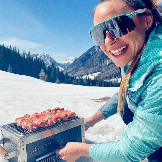WIERER Dorothea, Giornata top con grigliata d’asporto🍖🔥🤤
Grazie @rizzoli_cucine 🔝🔝