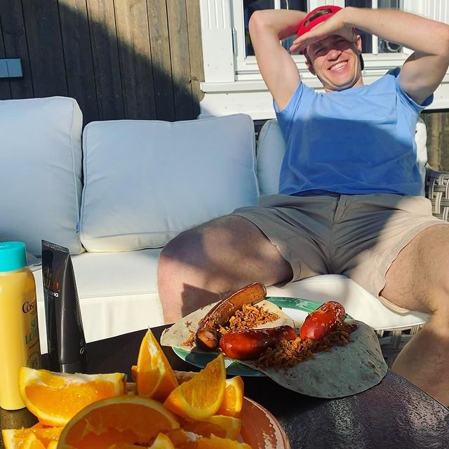BOE Tarjei, Ahh, no går steiken bra her☀️😎