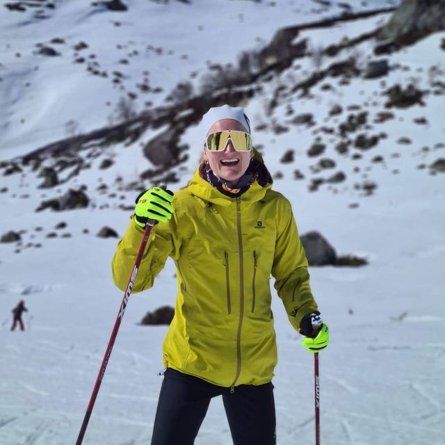 ROEISELAND Marte Olsbu, Påska 2021 ble feiret på vår nye hytte i Sirdal ❤ Vi er så fornøyd med både hytta og naturen rundt! Swipe for flere bilder ➡️
Reklame: @bertelsengarpestadas @sorlandskjokken.no