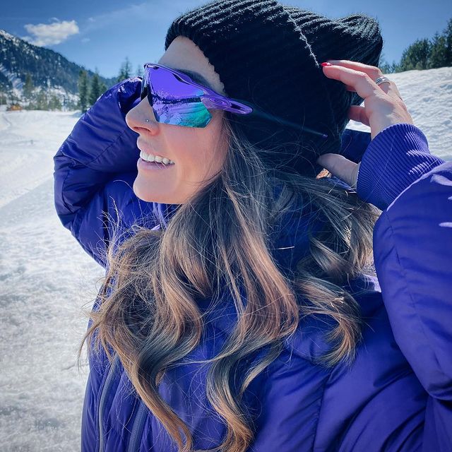 WIERER Dorothea, Don’t mind me, just being myself… 😎 💜
My shades. My style.
.
#MyOakleyCustom
.
@oakley @oakleyskiing