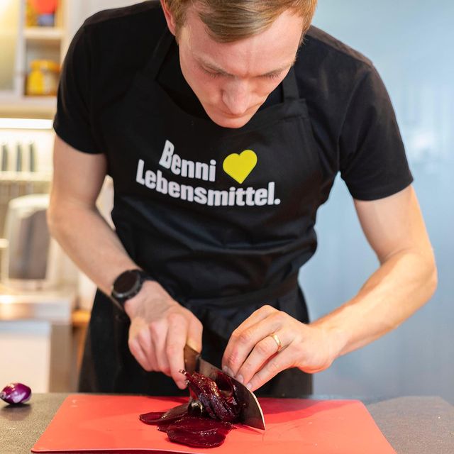 DOLL Benedikt, Heute gibt es mal wieder ein Rezept zum Nachkochen - Rote Beete Carpaccio.
Den Link zum Rezept findet ihr in meiner Bio. Guten Appetit 😋👨🏼🍳
@edeka.kohler #dollskueche #regional #edeka