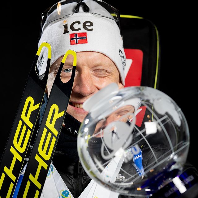BOE Johannes Thingnes, 1.mai går startskuddet for OL-sesongen 2021-2022!🙌🏼 Eg er klar💥
Men det betyr også at i dag, 30.april, tar eg farvel med fjorårets sesong. En fantastisk sesong, og minnene vil garantert vare i evig tid. Stolt av tre Verdenscuptrofe på rad! 🏆🏆🏆
Eg tar også farvel med fleire gode sponsorer som har støtta meg i tjukt og tynt over lang tid:
@xlbyggnorge Dokke var min første sponsor, og har vore med meg i 10(!) år! Takk for følget. 🔨
@af_gruppen har vore med omtrent like lenge. Gult er gult🙌🏼 Tusen takk! 🌻
@heddahytter Sjølv om vårt samarbeid er over, så vil hytta bestå. Eg gleda meg til neste hyttetur!🏡
@meny_matglede Takk for at dokke har levert mat på døra gjennom pandemien. Det har gjort kvardagen enkel og trygg, med god sunn mat tilgjengelig!
@jokasportiv Vielen Dank für zwei wunderfulle jahre mit ihnen! Ich applaudiere dir👏🏼
No retta eg blikket framover, og eg gleda meg til det som skal skje framover👊🏼😉
To everyone out there: Stay tuned!