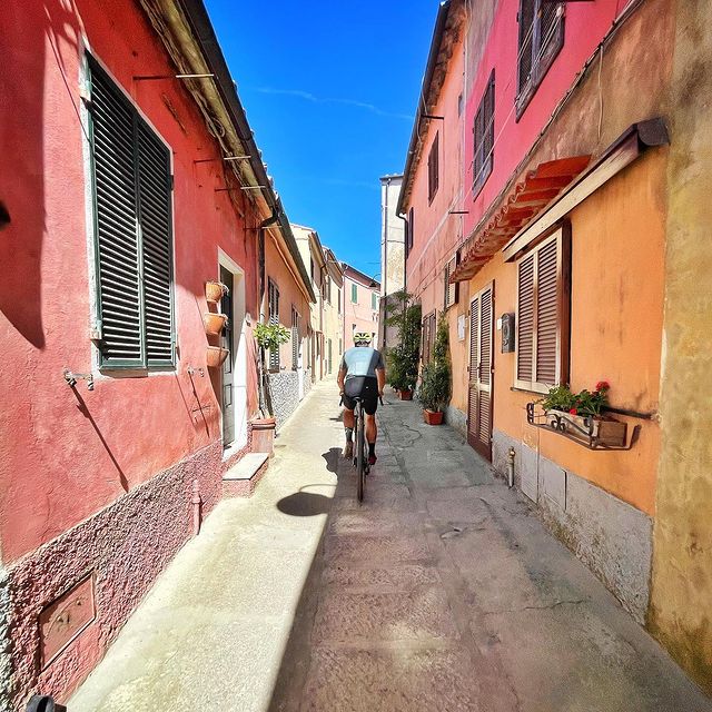 FOURCADE Martin, Toscane jour 2 🇮🇹. Des copains, un vélo comme prétexte et des journées à rigoler, découvrir des endroits magiques, manger des glaces, boire des cafés (et aussi à faire des km quand même...)