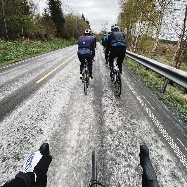 DALE Johannes, Gutta ute å rir på karbonhestene🥰🚴