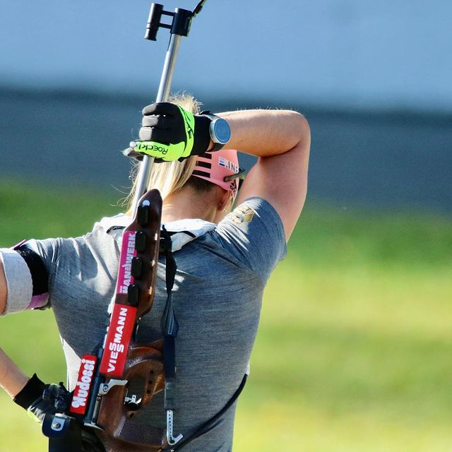 HERRMANN Denise, Nach virutellem Training im Viessmann Biathlon Game hatte ich heute wieder die echten Scheiben im Visier!📱🎯🧐
©️ @biathlon_team_germany