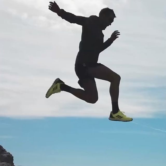 FOURCADE Martin, Entre neige et soleil jamais simple de choisir son activité! Different matériel mais même terrain de jeu 🏔
Partez à l’aventure avec le nouveau service de location @adidasterrex !