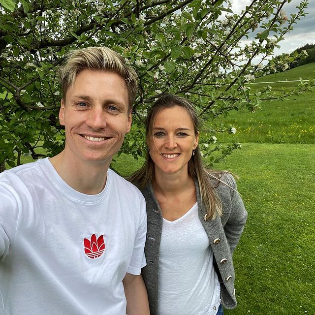 HERRMANN Denise, Schöne Pfingstfeiertage und die besten Grüße aus dem Erzgebirge. 🌸