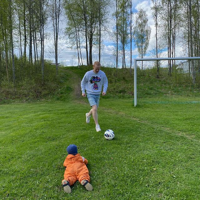 BOE Johannes Thingnes, Had a great weekend with my family😁🤙🏼⚽️
Now one week with the team, training for biathlon and not for football😎🇳🇴
