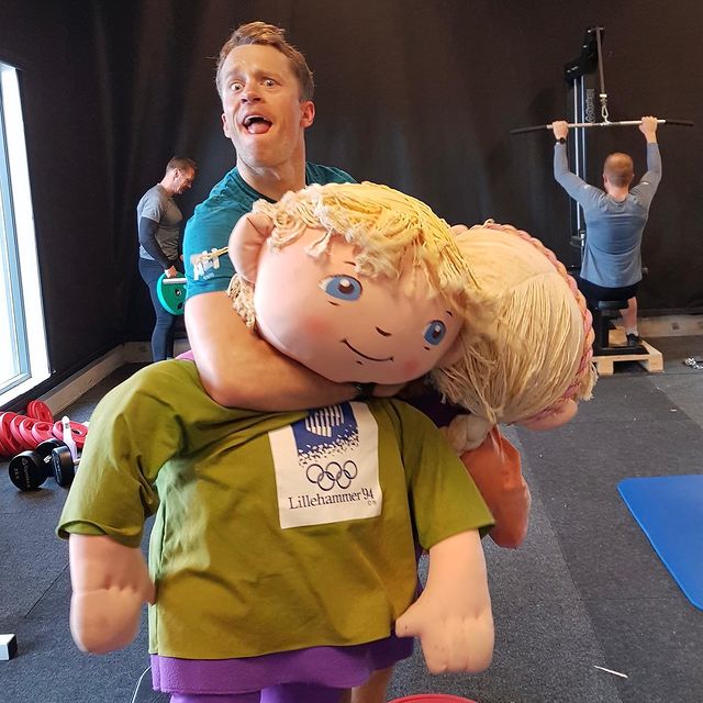 BOE Tarjei, Can finally hug someone again😍 Sorry it resulted in the mascots being K.O’ed🙅🏼♂️