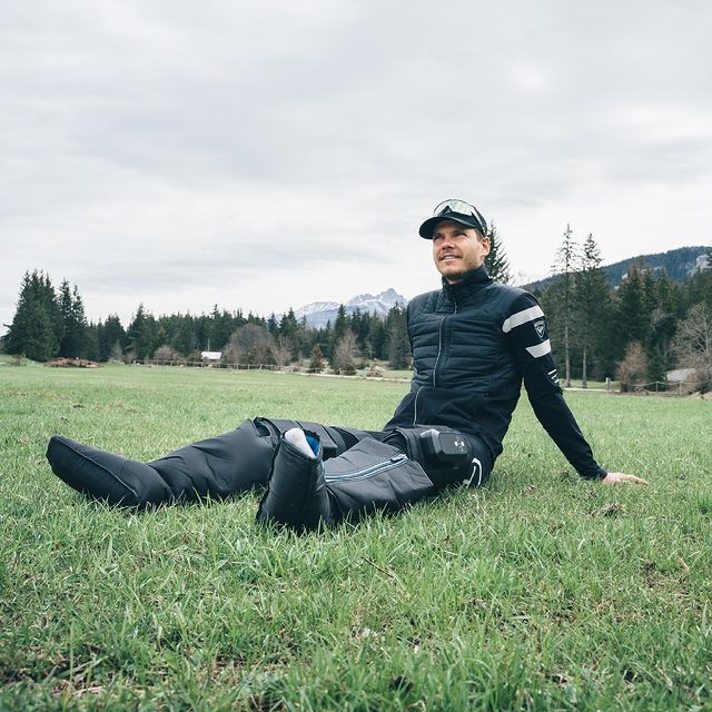 JACQUELIN Emilien, Oui j’aime tellement mes bottes de compressions @compexfrance que j’en fais même dans les champs ! Et alors ? 😜