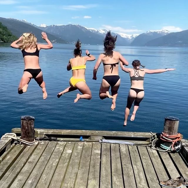TANDREVOLD Ingrid Landmark, Training camp or vacation??🍓😋❄️👙