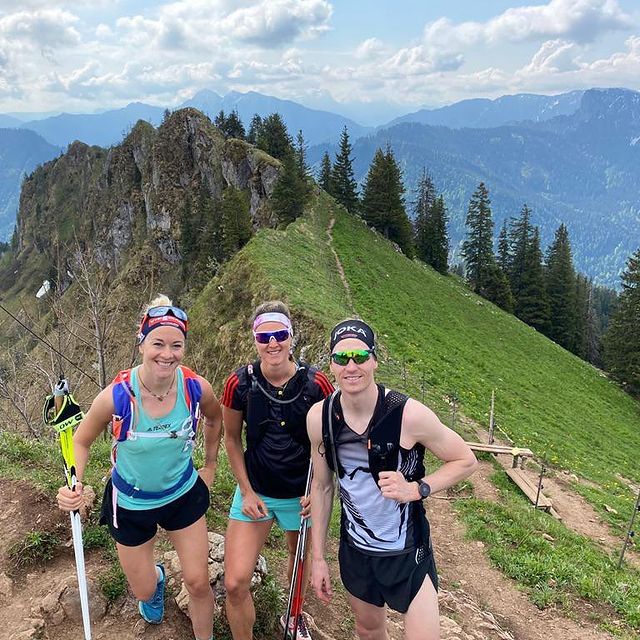 HERRMANN Denise, Gipfelglück im Chiemgau in bester Gesellschaft!👌🤩
#weglückenendlichgefüllt #steilistnurbergaufgeil