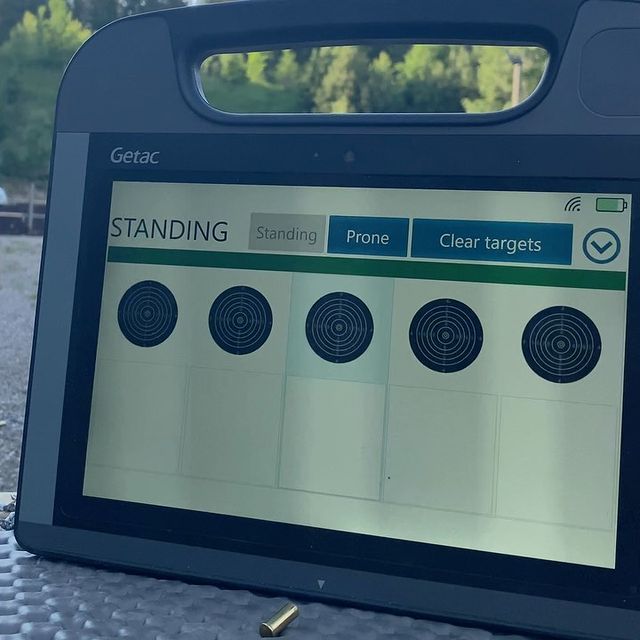 BOE Johannes Thingnes, This is how I work on the range👏🏼 A digital target will help me in demanding only good hits and a better accuracy. Whats your thoughts on this one? Prone or standing?🧐🤔
