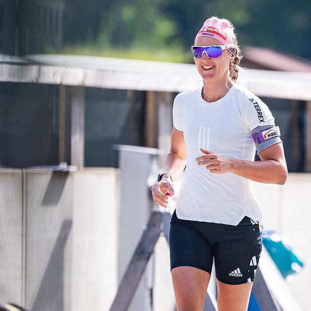 HERRMANN Denise, Swipe to see me scare my coach…👻
Es war ein langer Tag mit viel Sonne!🤪☀️🌡
©️ @k_voigt_fotografie