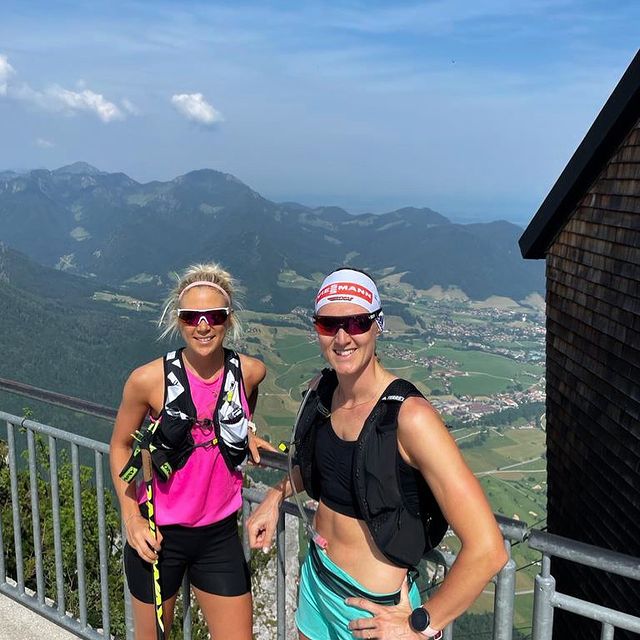 HERRMANN Denise, Sun, sweat & views⛰🤗
Mit einem knackigen Stocklauf Intervall ging‘s heute rauf auf den Rauschberg. Zur Belohnung gab‘s eine tolle Aussicht und einen erfrischenden Kneippgang in der Traun.🦩💦 So kann das Wochenende starten!😉