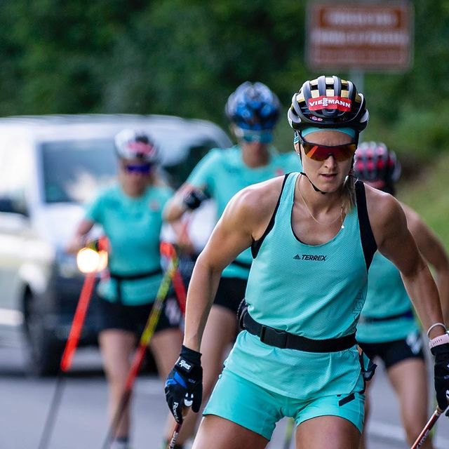 HERRMANN Denise, All the way up ↗️ PART 1 🛼 + PART 2 🏃♀️= 4:15 h
@adidas_de @adidasterrex @dsv_biathlon
©️ @k_voigt_fotografie (he collects also some ↗️meters with us💪)