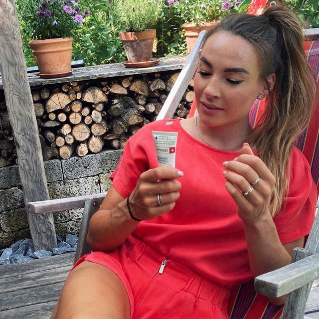 WIERER Dorothea, Per la mia cura della pelle ☺️
pre e post allenamento 💆🏽♀️
@cdlifepharma
.
.
#vivocin #idratataeripara #cdlifepharma#ad
