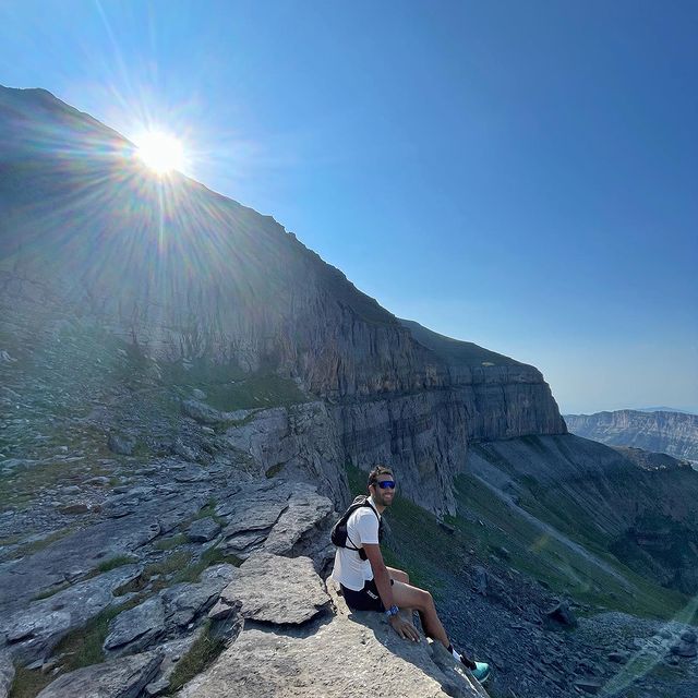 FOURCADE Martin, Peut être le plus bel endroit des Pyrénées. #fajadelasflores
Quel est le plus bel endroit où vous soyez allés?
.
.
.
@adidasterrex