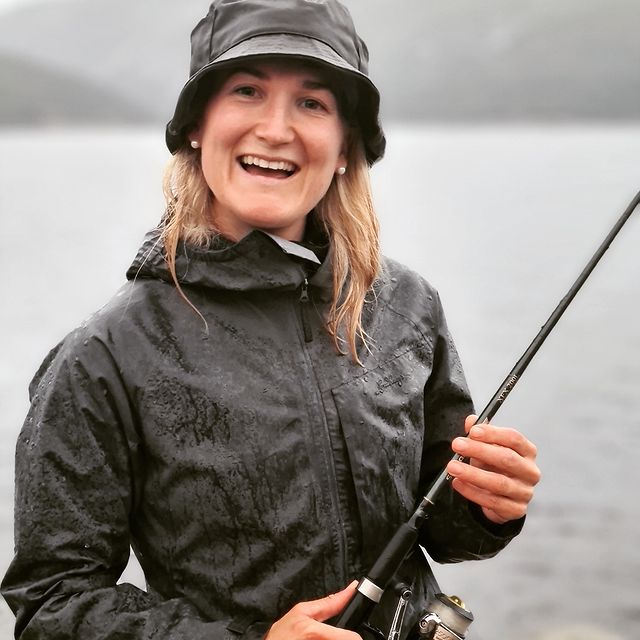 ROEISELAND Marte Olsbu, Prøver fiskelykken 🐟
