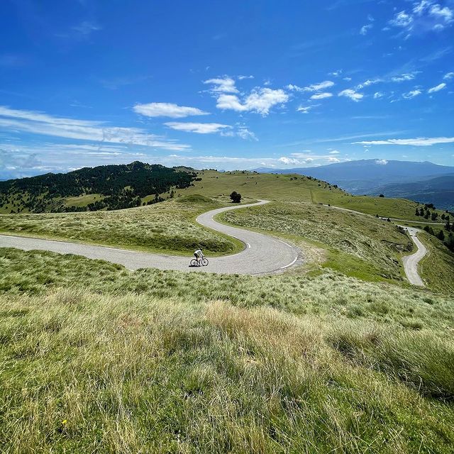 FOURCADE Martin, Port de Pailhères, 10km à 8,5% sans doute mon col préféré surtout sur sa partie haute.
Quel est le votre?
.
.
.
@adidasterrex