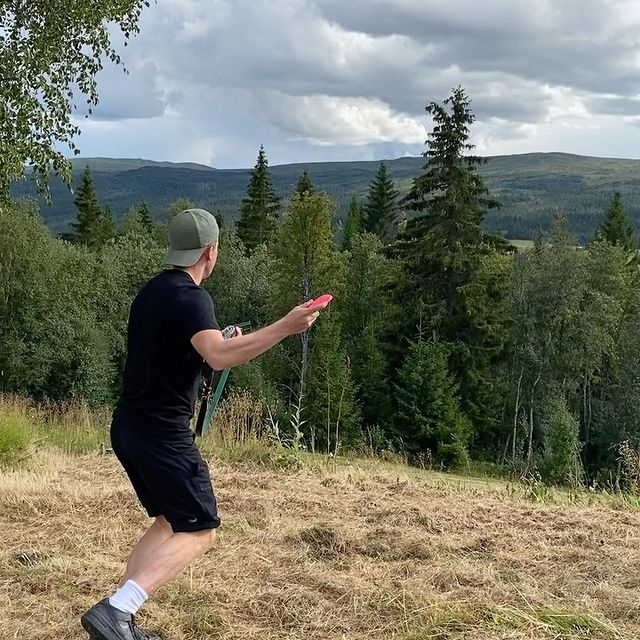 DALE Johannes, Hey @ibu_biathlonworld, I have a new idea for the upcoming races! Let’s start to throw our targets💥 What do you guys think?