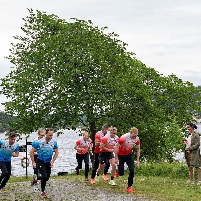 BOE Johannes Thingnes, Vi utfordrer våre svenske naboer til kamp på vakre Oscarsborg festning i Oslofjorden, Norge🏰 Hvem tror dere vil stikke av med seieren i årets sesong? 🇳🇴🏆🇸🇪
Følg med på tv2 i kveld kl.20:00: Da vises første episode i årets sesong av Landskampen🇳🇴⚔️🇸🇪