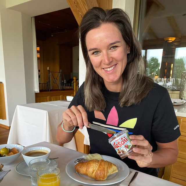 HERRMANN Denise, Beim Frühstück darf bei mir eins nicht fehlen, denn mit meinem Lieblings Nussaufstrich beginnt für mich der Tag einfach rund.🌰 Ich freue mich auch weiterhin gemeinsam mit @nudossi meinen sportlichen Weg bestreiten zu dürfen.
Ich wünsche euch allen einen guten Start in den Tag! *anzeige