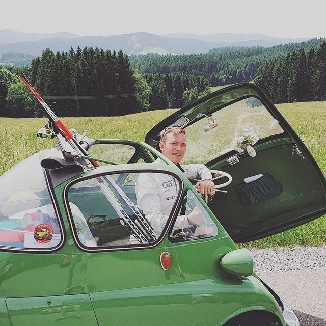 DOLL Benedikt, Mein neuer Dienstwagen. Im Winter wird es halt etwas kalt, wenn ich Ski transportieren muss. #isetta