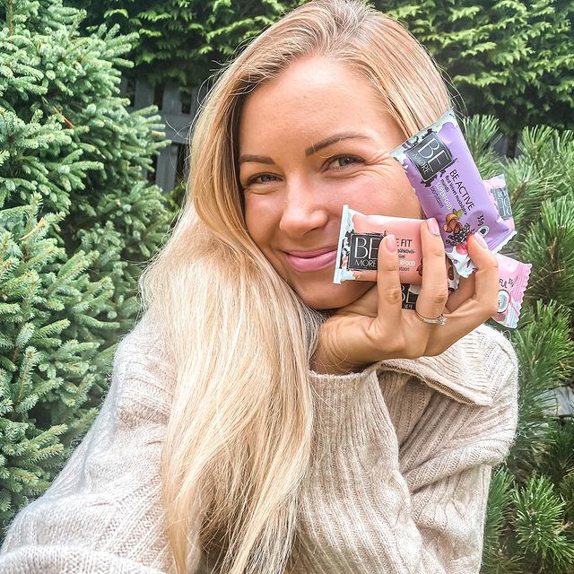 OJA Regina, 🍂Vitamiinirikas giveaway🍂
Sügisesse kulub alati lisaenergia ära ja seetõttu soovin üheskoos @bemoresuperfoods ühele õnnelikule välja loosida kastitäie toorbatoone ning kaks omal valikul supertoidusegu🫐🥑
Osalemiseks:
🍊jälgi @bemoresuperfoods ja minu @reginaoja kontosid
🍋Kirjuta kommentaaridesse sõber, kellele lisavitamiinid ära kuluksid😙
PS! Kes ei soovi loosiõnnele lootma jääda siis “reginao” annab e-poes -15%
Võitja loosin esmaspäeval, 27.09 seega saab võitja uuele nädalale vastu minna vitamiinidest pakatava energiaga🧡 #koostöö #giveaway