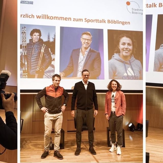 DAHLMEIER Laura, L.I.V.E. in Farbe und vor echten Menschen!
Wie schön, dass ich in funkelnde Augen schauen durfte, während der tiefgehenden und doch lockeren Talkrunde zusammen mit @peterschlickenrieder und Michael Antwerpes. 90 Minuten Gratwanderung zwischen Training, Wettkampf, Leistung, Druck, Individualsport, Team, Ehrgeiz, Willensstärke, Lockerbleiben auf der Rennstrecke und in den Bergen dieser Welt wurden durch einen kräftigen Applaus des Böblinger Publikums perfekt abgerundet 👏🏼😇
#bettertobefast
#sporttalkböblingen @stadtmarketing_boeblingen_e.v